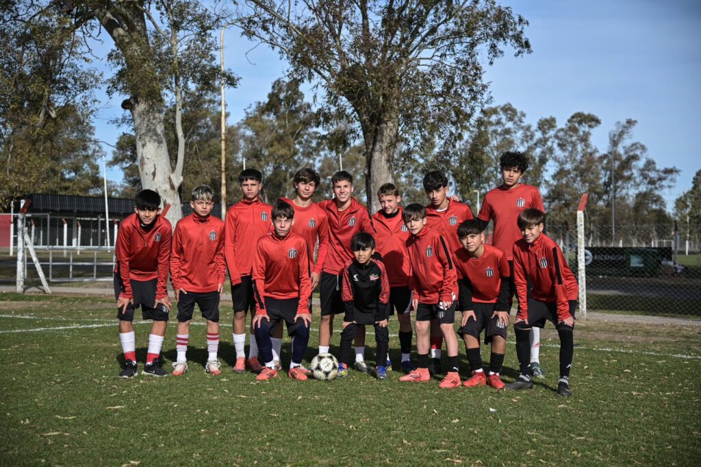 日本人サッカー留学生と現地の選手たち
